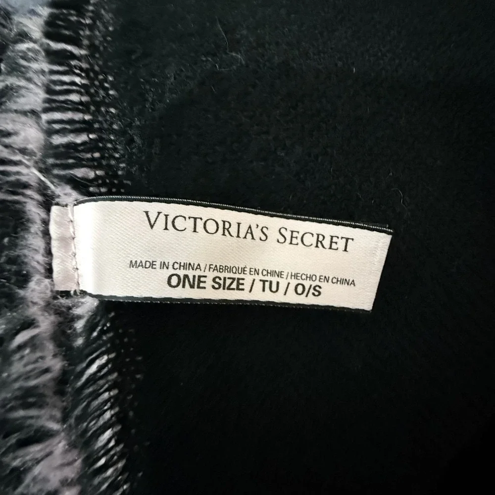 Victoria's Secret Throw‎ Blanket Size 50x50 Black Heart Logo Fringe Cozy